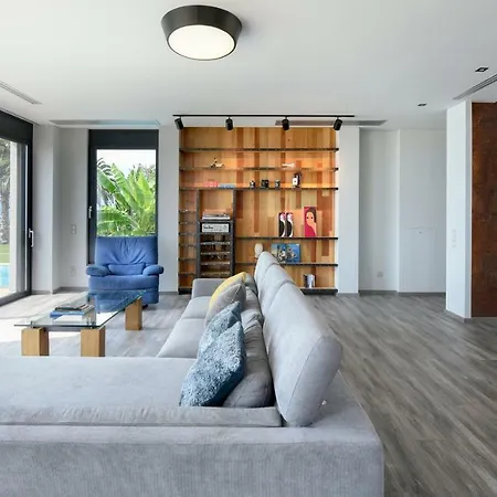 Landmark - ορόσημο Villa